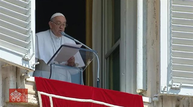 El Papa Francisco, durante el Angelus del domingo, 7 de agosto de 2022, en la Plaza de San Pedro (Ciudad del Vaticano).