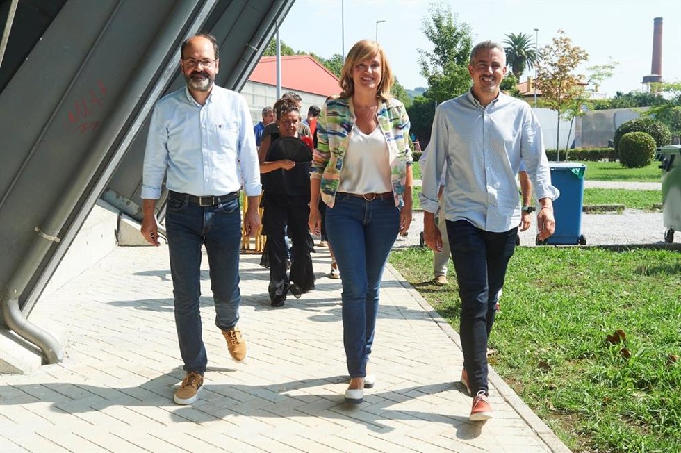 La ministra de Educación y FP y portavoz del PSOE, Pilar Alegría, antes de participar en un acto del PSOE de Torrelavega