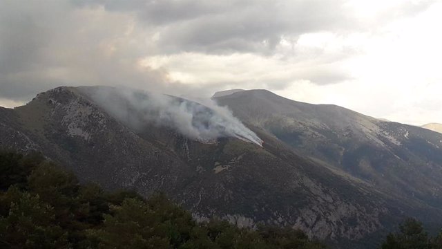 Incendios.- El fuego de Laspuña (Huesca) arrasa 140 hectáreas y se trabaja en consolidar el perímetro