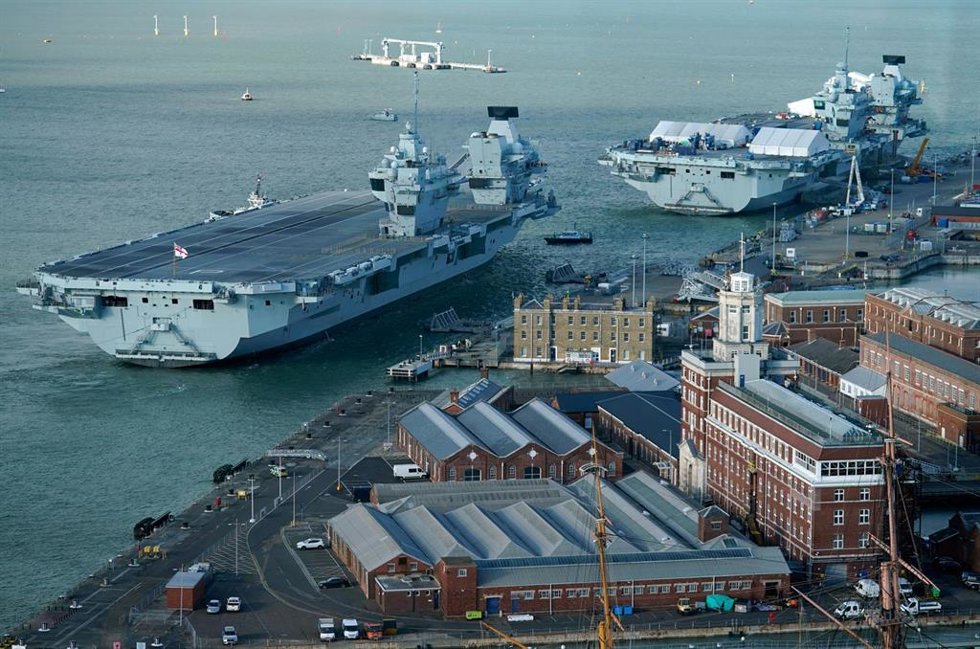 Archivo - Los portaaviones de la Marina Real británica: el HMS Príncipe de Gales y el HMS Reina Isabel en el puerto de Portsmouth, Reino Unido.