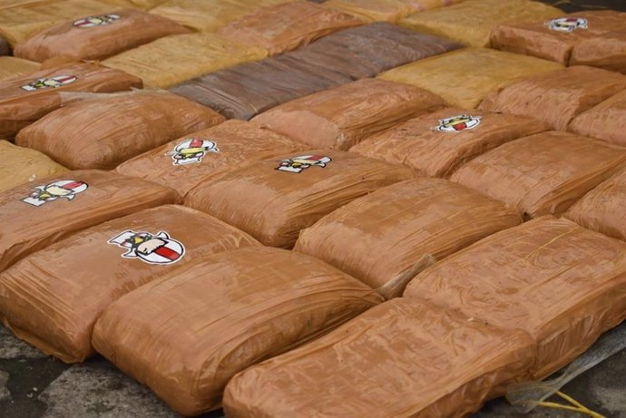 Archivo - Imagen de archivo de fardos de cocaína incautados en Colombia