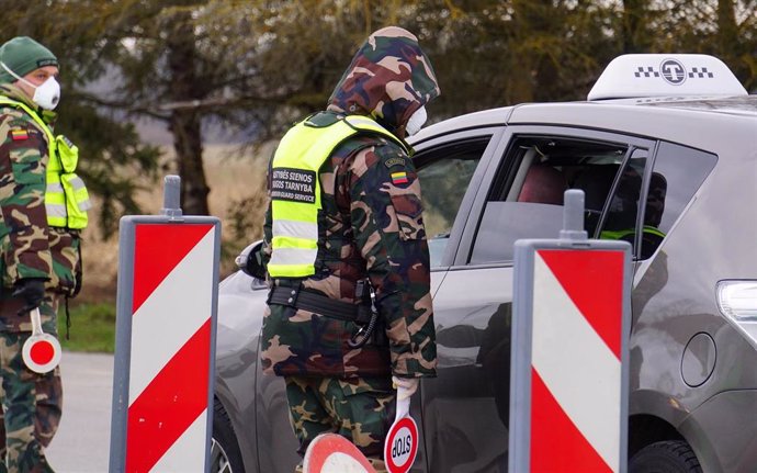 Puesto de control en la frontera entre Lituania y Letonia.