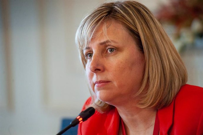 Archivo - Patricia Suárez, presidenta de Asufin, durante su intervención en el curso de verano organizado por la APIE en la UIMP de Santander.