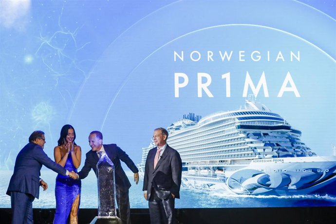 NCL recibe su nuevo barco el Norwegian Prima en Islandia