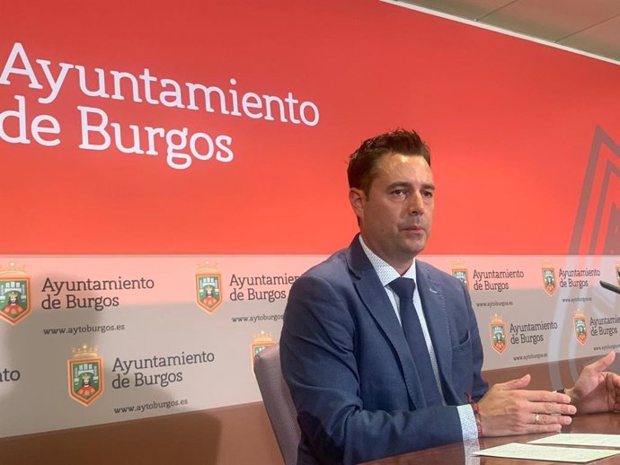 El alcalde de Burgos, Daniel de la Rosa, en rueda de prensa tras la Junta de Gobierno.