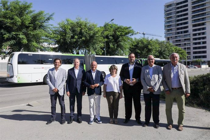 Presentación del aumento de frecuencias de las líneas de autobús exprés.Cat con la directora general de Transportes y Movilidad de la Generalitat Merc Rius