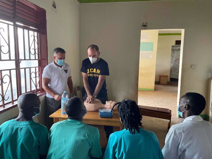 Foto de archivo de profesionales de la UCAM en una expedición humanitaria