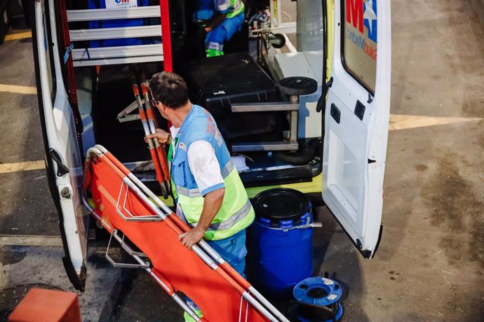 Profesionales de SUMMA 112 montando el dispositivo de emergencias en San Sebastián de los Reyes