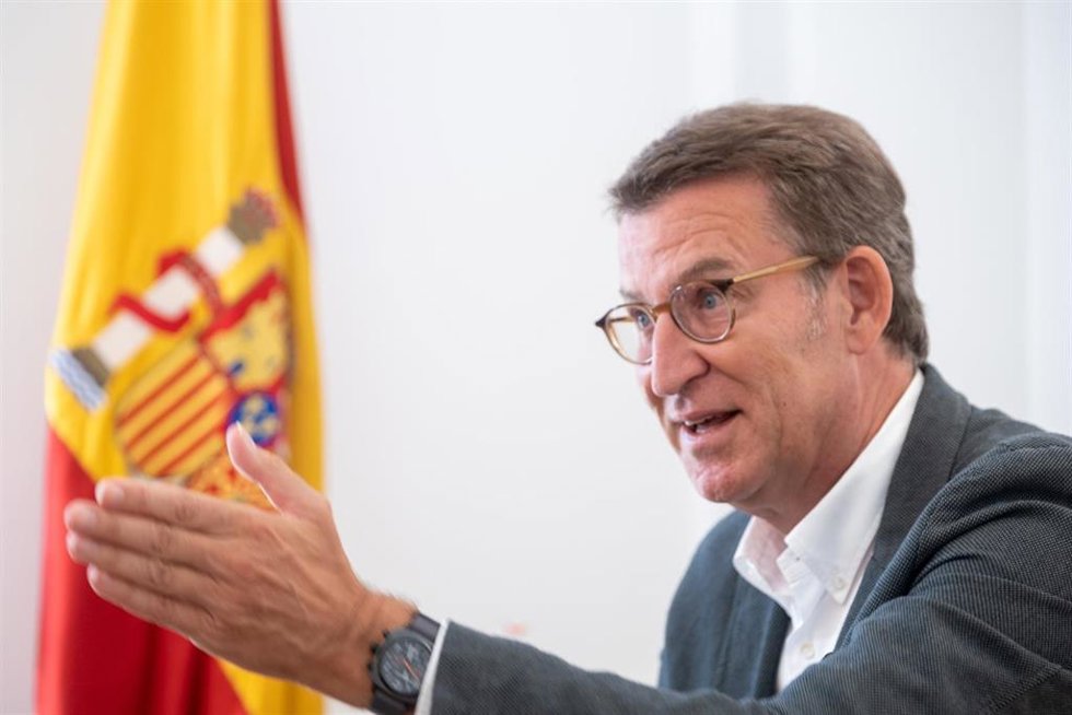 El presidente del Partido Popular, Alberto Núñez Feijóo, durante una entrevista para Europa Press, en la sede del PP gallego, a 18 de agosto de 2022, en Santiago de Compostela, A Coruña, Galicia (España). Feijóo fue presidente de la Junta de Galicia des