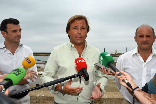 El coordinador general del PP-A, Antonio Repullo, este lunes en declaraciones a los medios en Cádiz.