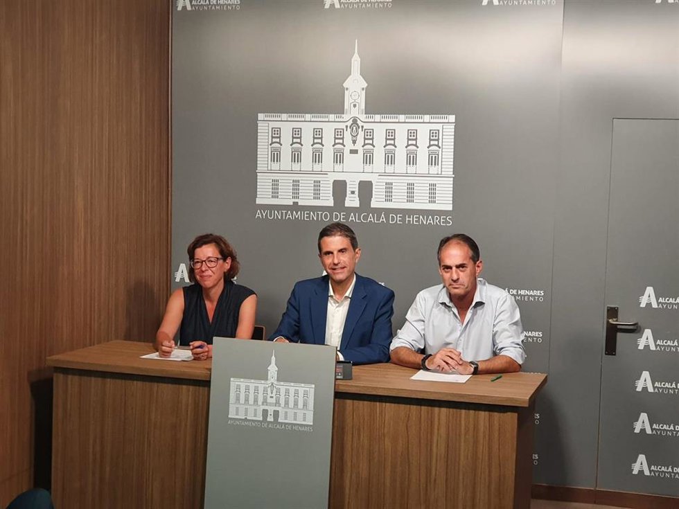El alcalde de Alcalá, Javier Rodríguez Palacios, hizo balance de las Ferias y Fiestas y compareció acerca de los graves altercados de la madrugada del domingo.
