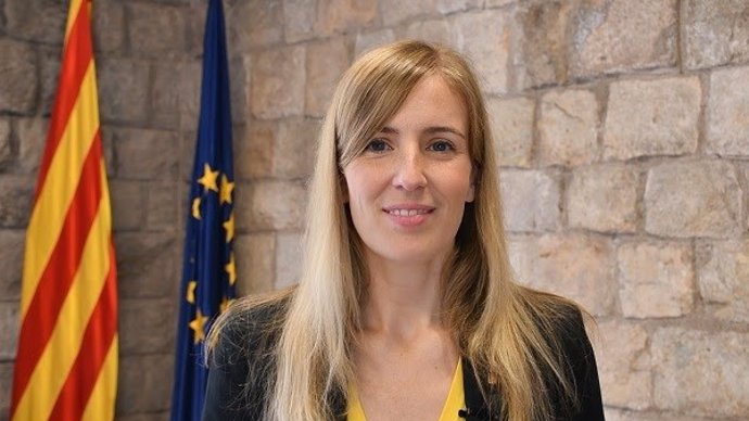 La consellera d'Acció Exterior fe la Generalitat, Victria Alsina, en el vídeo de promoció de les subvencions
