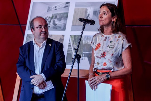 El ministro de Cultura y Deporte, Miquel Iceta, y la ministra de Industria y Comercio, Reyes Maroto, presentan proyectos conjuntos en el Paisaje de la Luz, en el Museo Nacional Centro de Arte Reina Sofía, a 29 de agosto de 2022, en Madrid (España). 