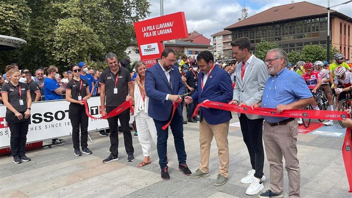 Salida de La Vuelta en Laviana