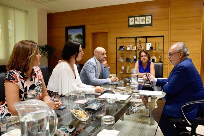 García destaca el aumento del 38% de fisioterapeutas en centros sanitarios públicos andaluces desde 2018