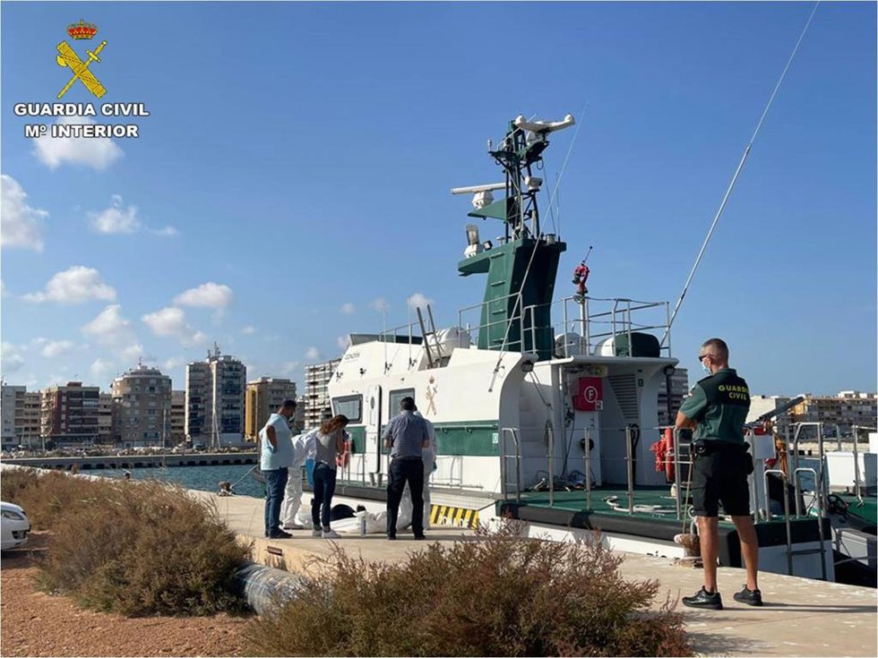 Se elevan a siete los cadáveres hallados en aguas de Alicante y Murcia que podrían ir en una patera naufragada