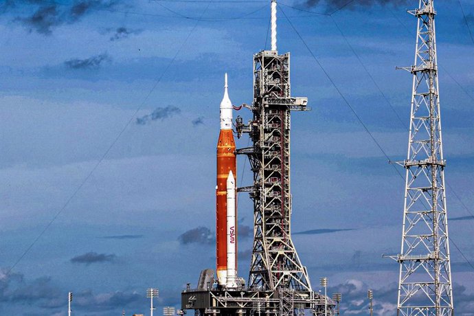 27 August 2022, US, Cape Canaveral: The Artemis I rocket sits on the launch pad at Kennedy Space Center, ahead of its expected launch on 29 August 2022. Photo: Joe Burbank/Orlando Sentinel via ZUMA Press/dpa