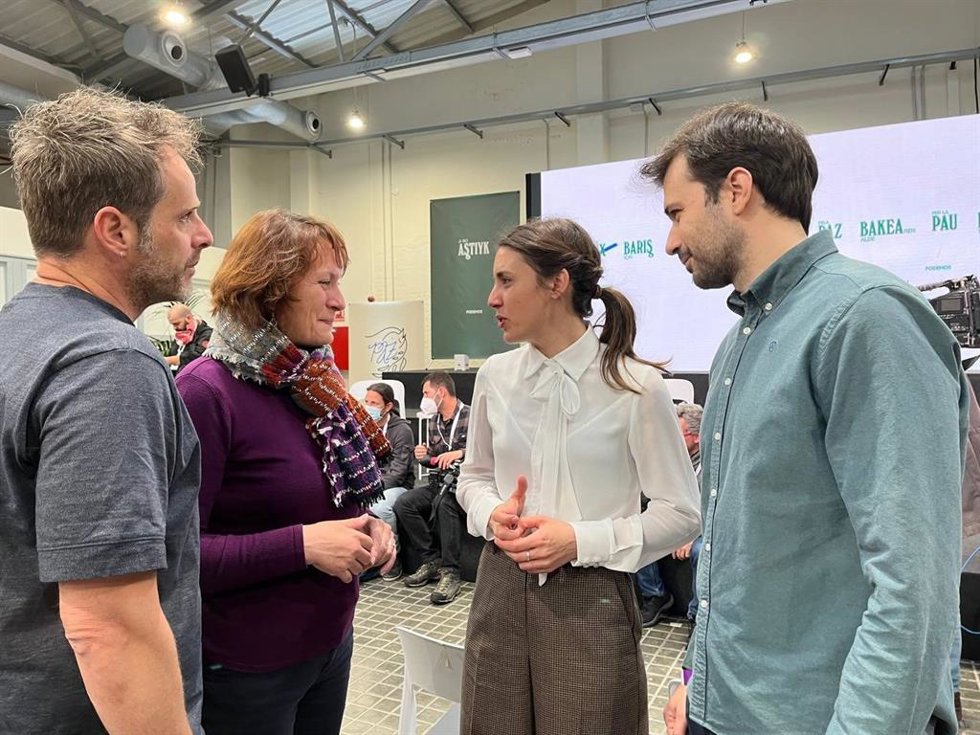 La ministra de Igualdad, Irene Montero, junto a María Marín, Javier Sánchez Serna y Ángel Luis Hernández, de Podemos Región de Murcia
