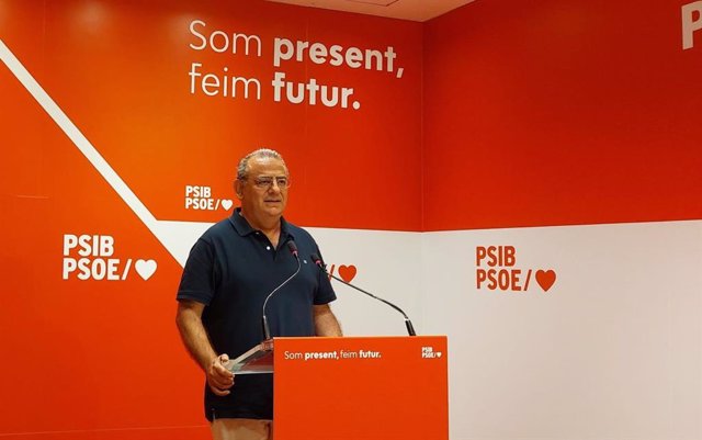 El portavoz del PSIB-PSOE, Alfonso Rodríguez, en rueda de prensa.