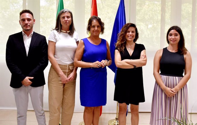 Catalina García se reúne con el Colegio Oficial de Logopedas de Andalucía