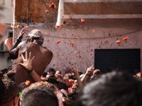 La Tomatina regresa "a sus inicios" tras dos años cancelada por la pandemia: "Queremos hacer un guiño a nuestra tierra"
