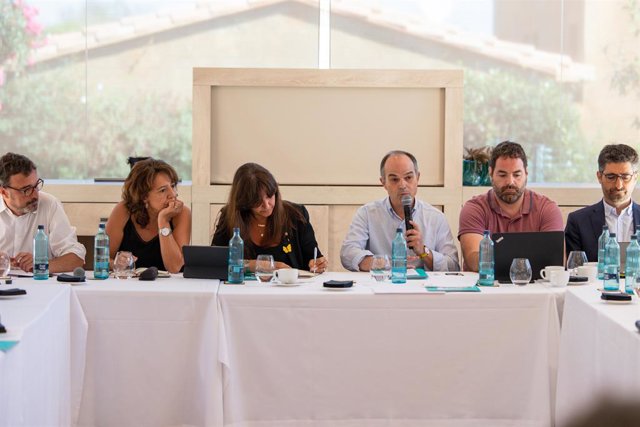 El secretari general de Junts, Jordi Turull, i la presidenta de Junts, Laura Borràs, en l'Executiva del partit a Girona