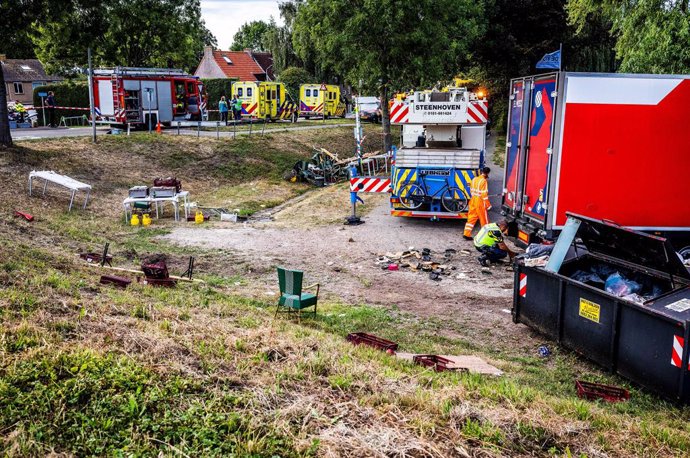 27 August 2022, Netherlands, Nieuw-Beijerland: Rescue workers are on duty at the scene of an accident where a truck rolled into a street party causing the death of several people. Photo: -/ANP/dpa