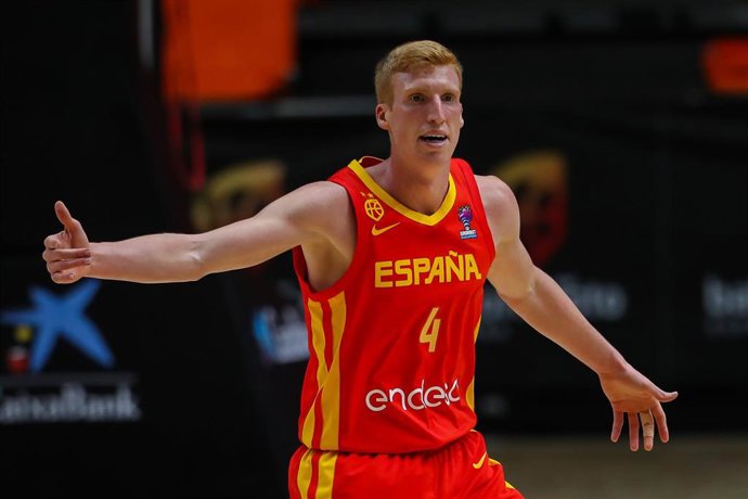 Archivo - Alberto Díaz durante un partido con la selección española de baloncesto