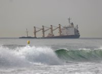 Gibraltar asiste a un buque granelero tras colisionar con otro barco en una maniobra