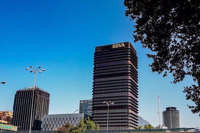 Fachada de la torre del banco de Bilbao, a 31 de julio de 2022, en Madrid (España). Edificio Castellana 81 (anteriormente Torre BBVA o Torre del Banco de Bilbao).