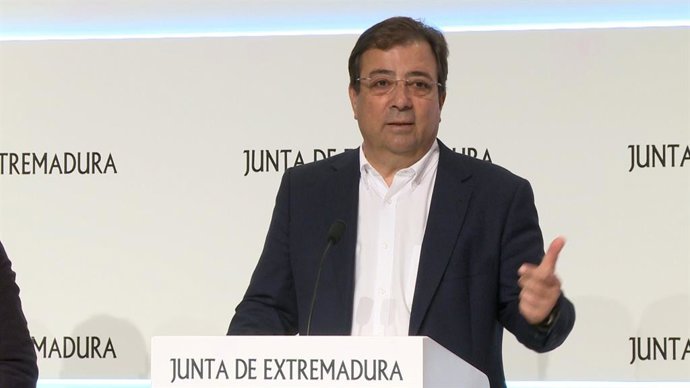 El presidente de la Junta de Extremadura, Guillermo Fernández Vara, en rueda de prensa para hacer balance del 68 Festival de Teatro de Mérida