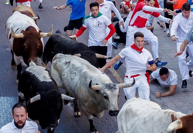 Imagen de los corredores en el cuarto encierro de las fiestas del Cristo de los Remedios de San Sebastián de los Reyes