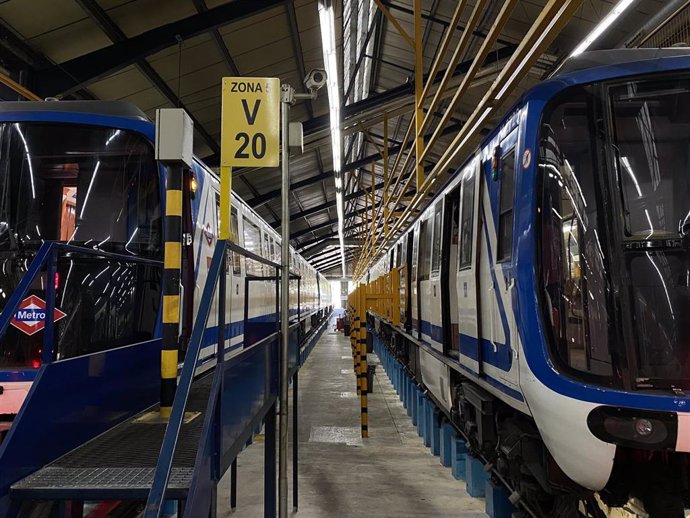 Trenes de Metro de Madrid en el Centro de Mantenimiento de Canillejas.