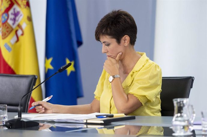 La ministra Portavoz, Isabel Rodríguez, en una rueda de prensa posterior a la reunión del Consejo de Ministros, en el Palacio de La Moncloa, a 30 de agosto de 2022, en Madrid  (España).