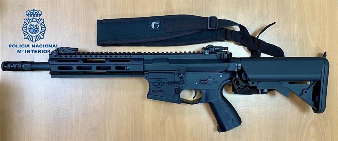 Fusil de aire comprimido y machete intervenidos en La Laguna