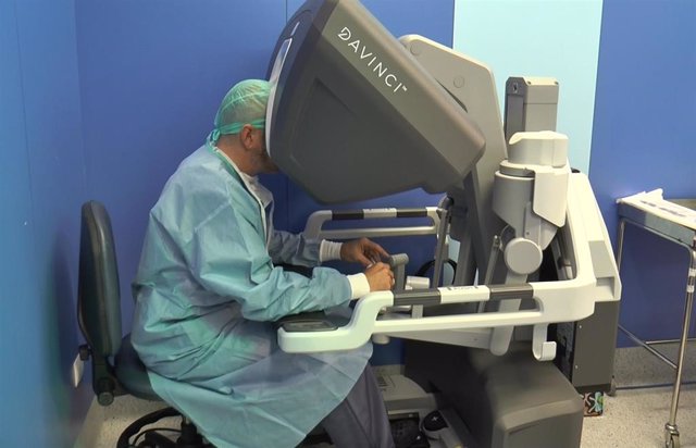 Sanidad adjudica 3 equipos de cirugía robótica Da Vinci para el Hospital General de Castellón, Doctor Balmis y La Fe