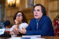 Mircea Cartarescu cree que un artista debe ser "revolucionario" y mantener su libertad ante las opresiones políticas