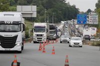 Retenciones de diez kilómetros en la AP-8, en Irun, sentido Francia