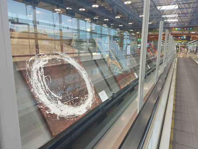 El aeropuerto Madrid-Barajas acoge la exposición de pintura de Tomás Martínez Hernández