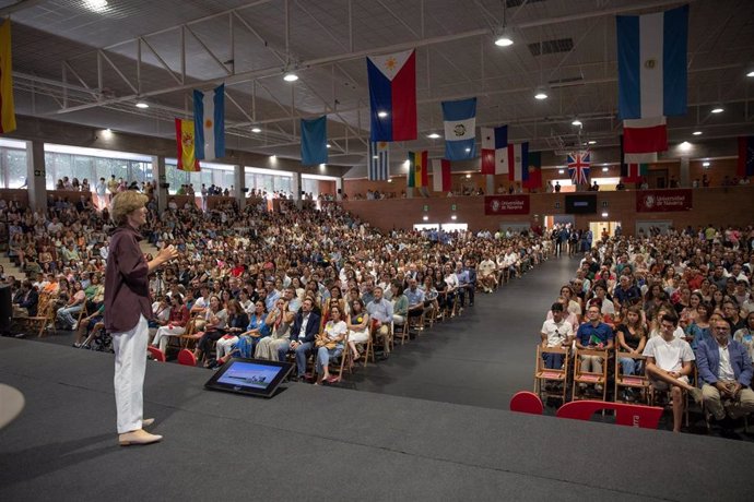 La rectora de la Universidad de Navarra, María Iraburu, en la Jornada de Bienvenida para los estudiantes de primer curso y sus familias.