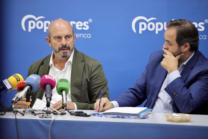 El vicesecretario de Coordinación Autonómica y Local del PP, Pedro Rollán, y el presidente del PP en Castilla-La Mancha, Paco Núñez