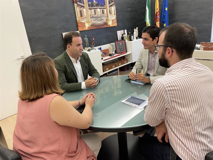 Reunión entre el alcalde de Alcalá la Real, Marino Aguilera,  y el de Priego de Córdoba, Juan Ramón Valdivia
