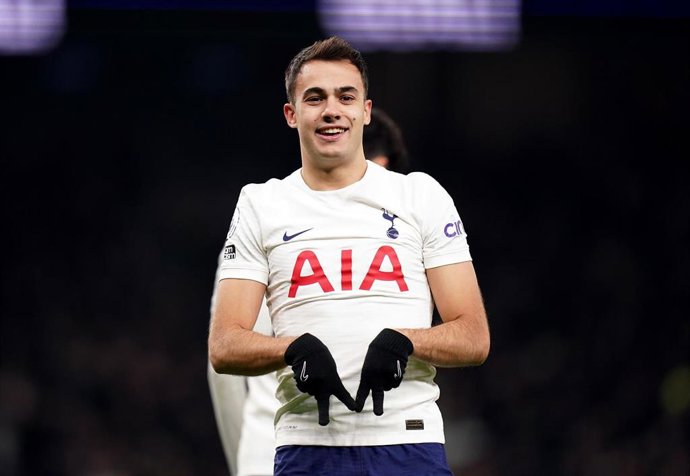 Archivo - 07 March 2022, United Kingdom, London: Tottenham Hotspur's Sergio Reguilon celebrates scoring his side's fourth goal during the English Premier League soccer match between Tottenham Hotspur and Everton at the Tottenham Hotspur Stadium. Photo: 