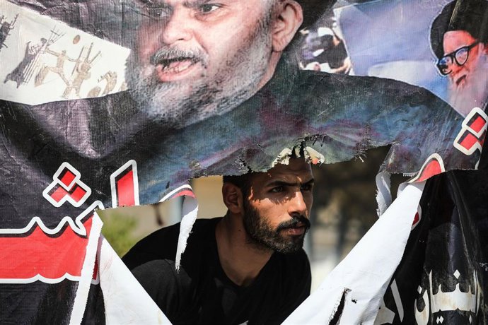 Un simpatizante del clérigo Muqtada al Sadr en Irak
