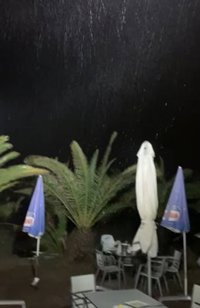 Las tormentas descargan 40 l/m2 en Beneixama y los bomberos atienden varias incidencias por desprendimiento de árboles