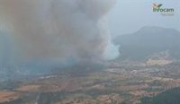 Los medios aéreos de extinción se retiran del incendio de Riópar (Albacete) al llegar la noche