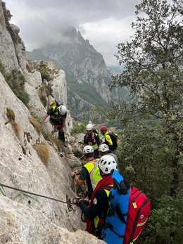 Rescate del hombre lesionado en la pierna cuando hacía la ferrata de La Hermida