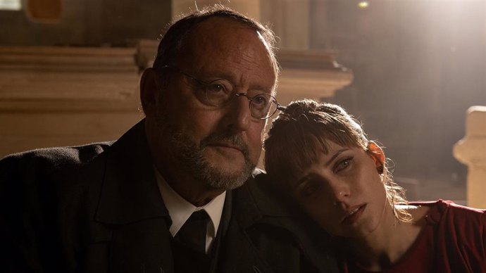 Archivo - Aura Garrido y Jean Reno, dos detectives con mucha clase en el tráiler de Un asunto privado