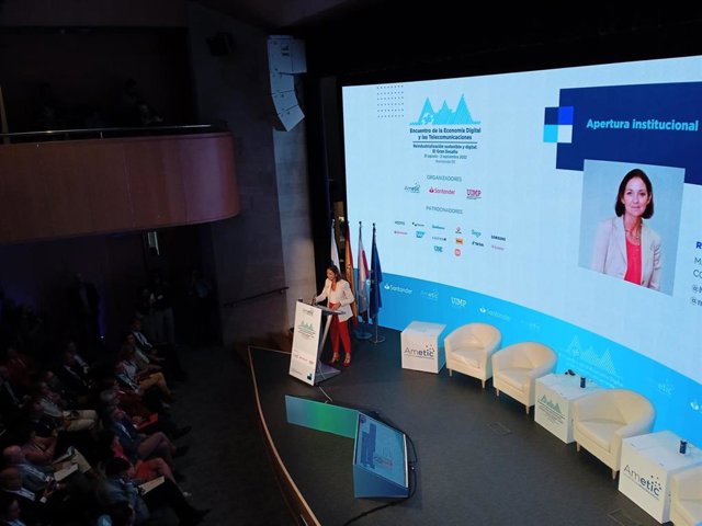La ministra de Industria, Comercio y Turismo, Reyes Maroto, ha inaugurado este miércoles el 36º Encuentro de la Economía Digital y las Telecomunicaciones de Ametic.