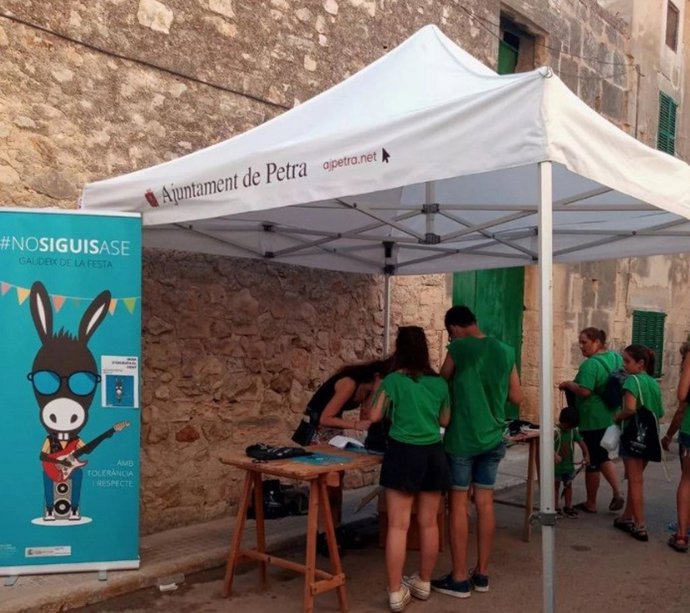 Una de las carpas de la campaña, en Petra.